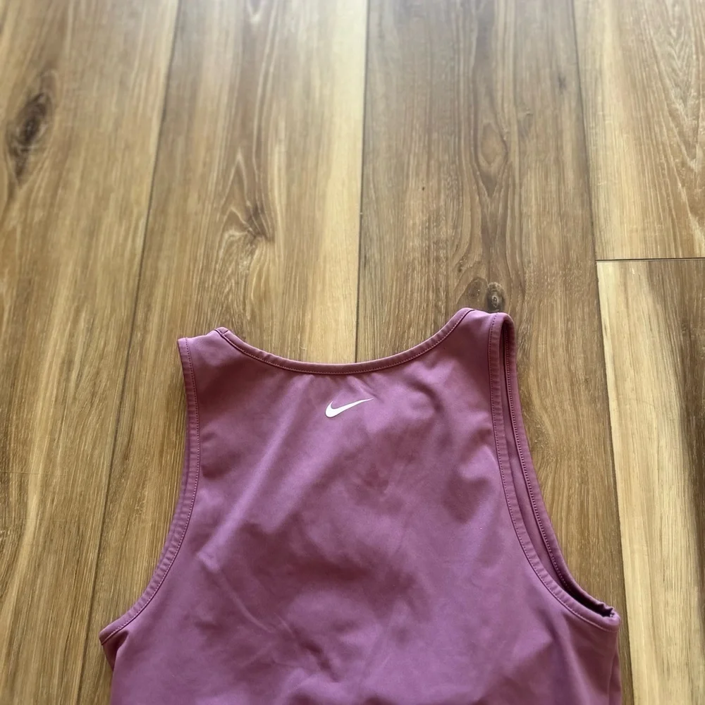 Nike Pro women’s dri fit cropped Athletic Tank size small